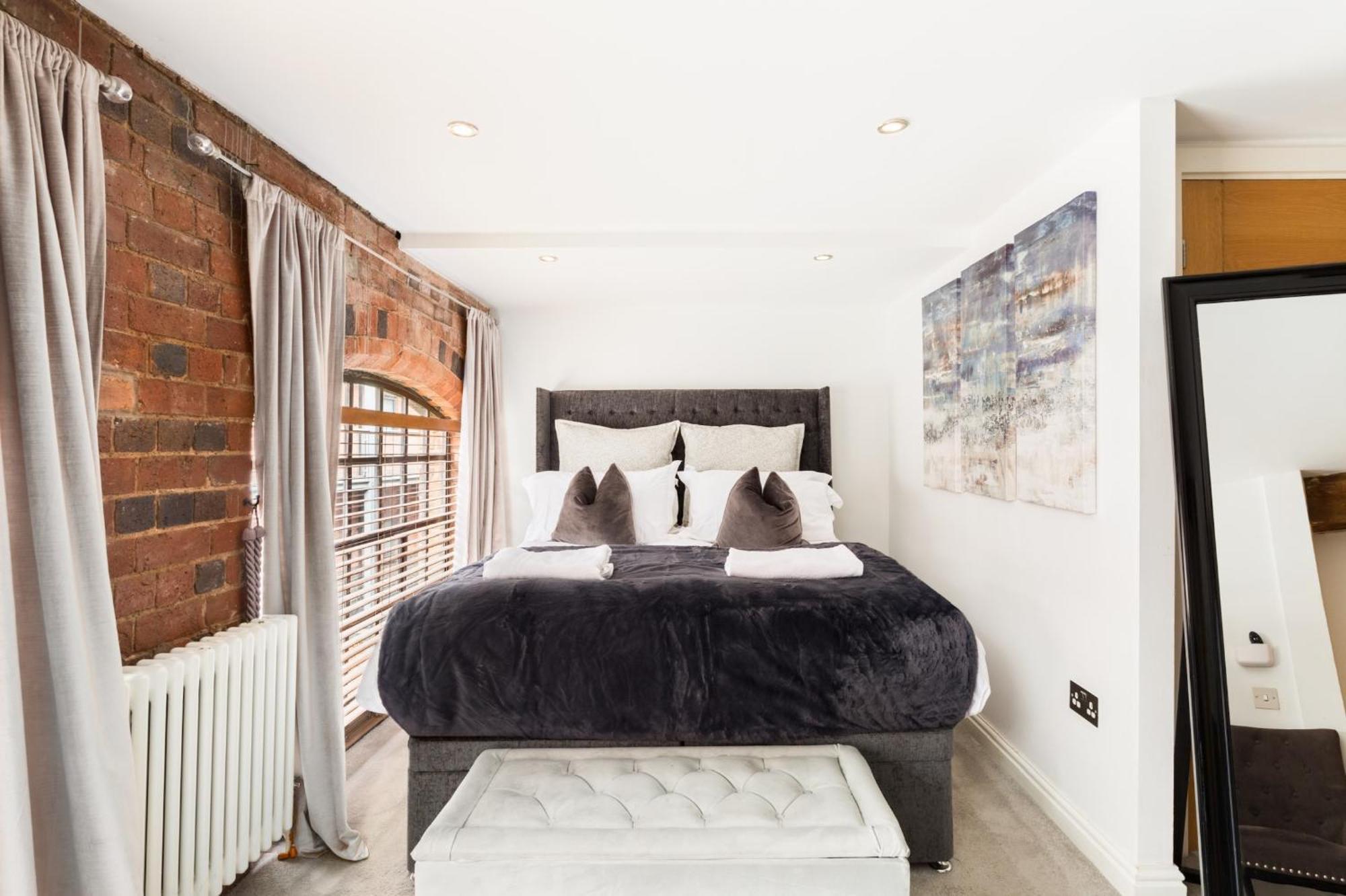 High End Luxury Townhouse In Jq, 4 Bedrooms, Flat Screen Tv In All Rooms, Free Parking, Near Birmingham City Centre Deposit Required Esterno foto