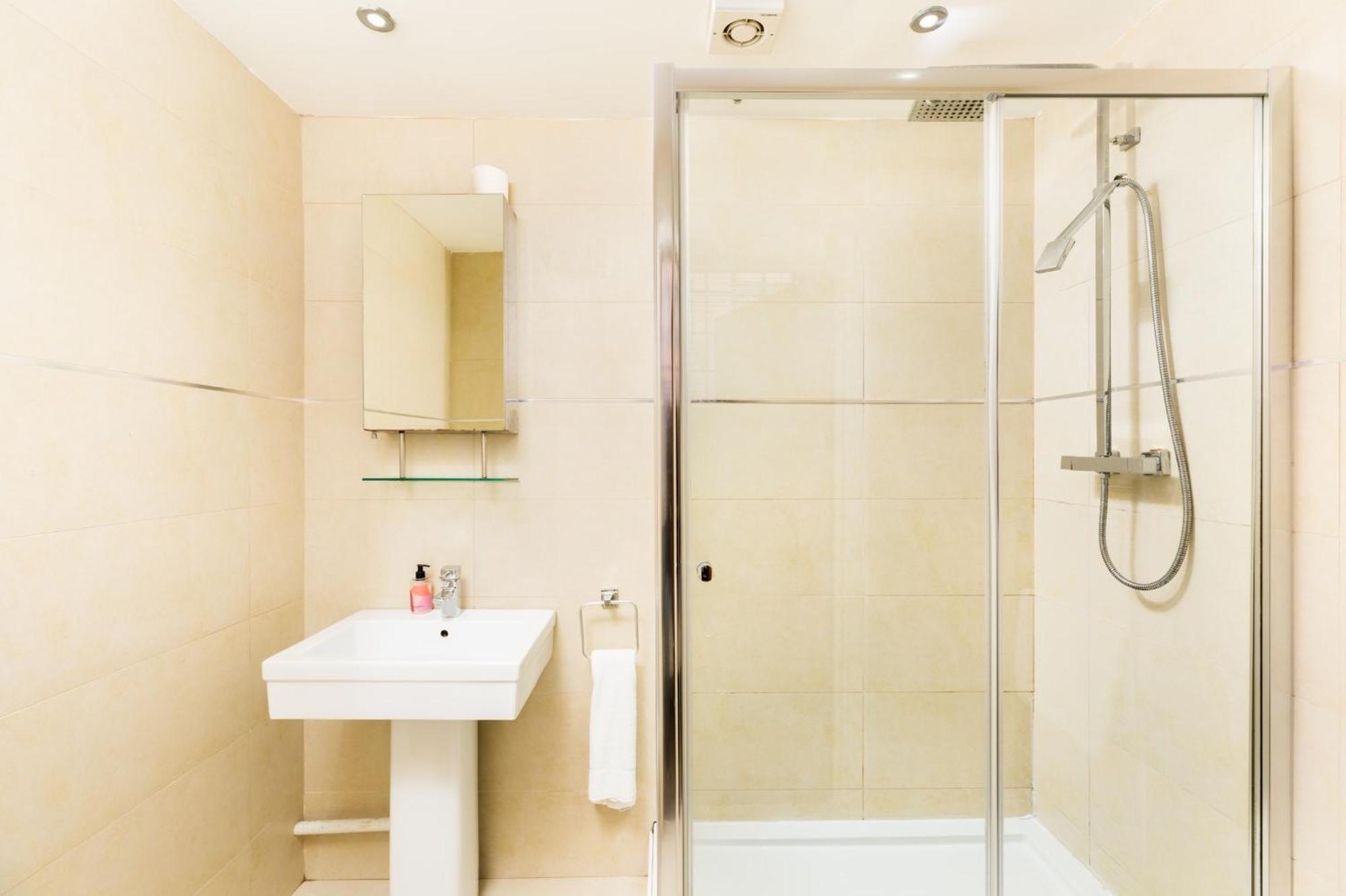 High End Luxury Townhouse In Jq, 4 Bedrooms, Flat Screen Tv In All Rooms, Free Parking, Near Birmingham City Centre Deposit Required Esterno foto