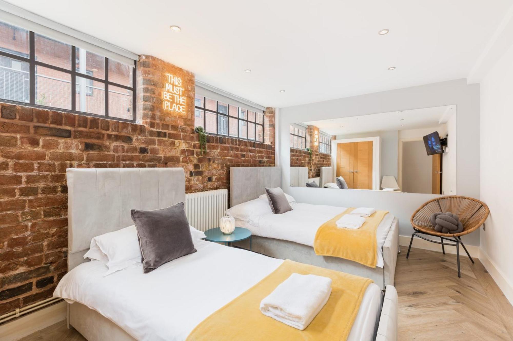 High End Luxury Townhouse In Jq, 4 Bedrooms, Flat Screen Tv In All Rooms, Free Parking, Near Birmingham City Centre Deposit Required Esterno foto