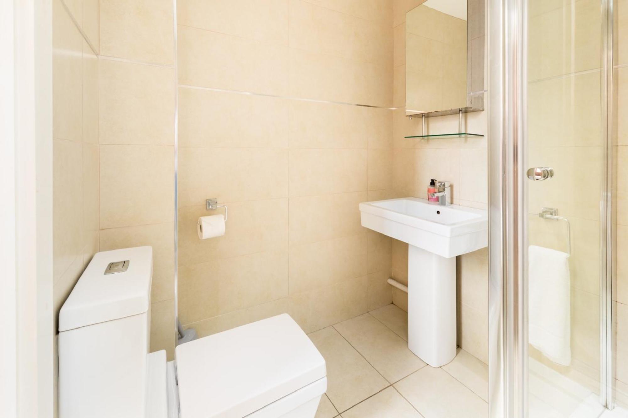 High End Luxury Townhouse In Jq, 4 Bedrooms, Flat Screen Tv In All Rooms, Free Parking, Near Birmingham City Centre Deposit Required Esterno foto