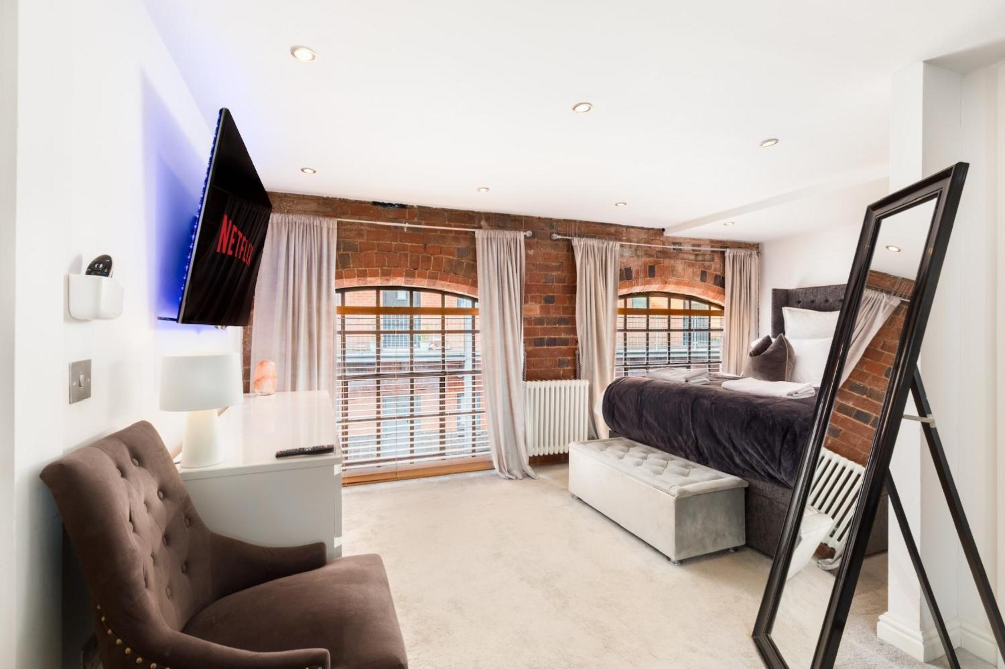High End Luxury Townhouse In Jq, 4 Bedrooms, Flat Screen Tv In All Rooms, Free Parking, Near Birmingham City Centre Deposit Required Esterno foto